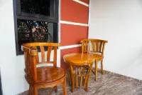 RedDoorz Near Stasiun Kroya Hotels in Kroya