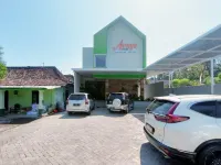RedDoorz at Araya House Ngawi Hotels in Sragen Kulon
