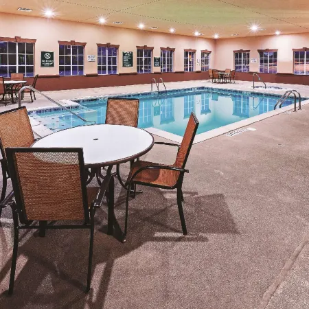 La Quinta Inn & Suites by Wyndham DFW Airport West - Bedford