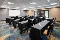 La Quinta Inn & Suites by Wyndham Greensboro NC - 2-Star