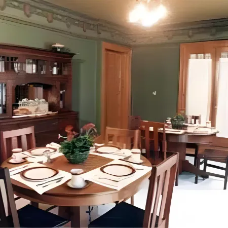 Looking Glass Inn