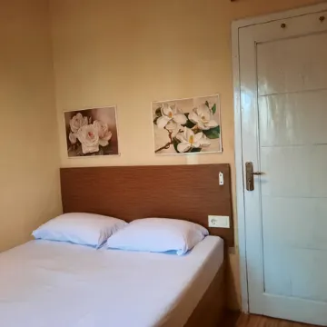 Tiga-Tiga Homestay Anyer Отели рядом с достопримечательностью «Пляж Anyer»