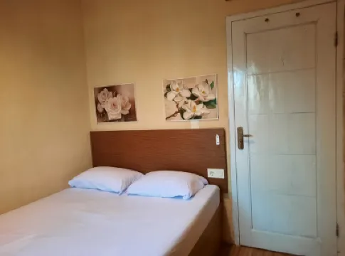 Tiga-Tiga Homestay Anyer Hotels near Anyer Beach