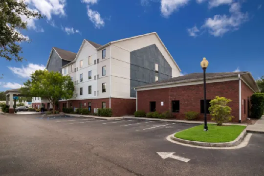 西艾敍莉套房酒店