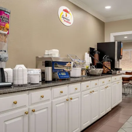 Super 8 by Wyndham Pearl/Jackson Airport