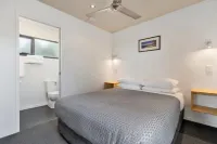 Swansea Beach Chalets - Homestays
