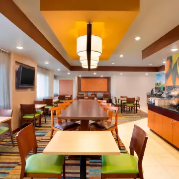 Fairfield Inn & Suites Fort Worth University Drive Отели рядом с достопримечательностью «Музей Эмона Картера»