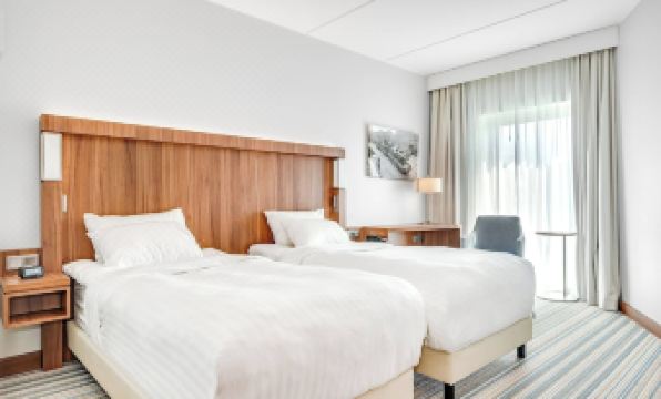 4. 코트야드 바이 ..