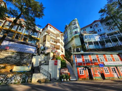Hotel Sangeet 더 몰 로드 주변 호텔