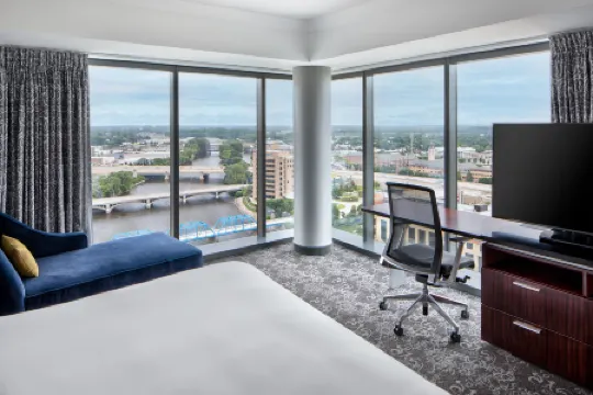 アムウェイ グランド プラザ キュリオ コレクション バイ ヒルトン