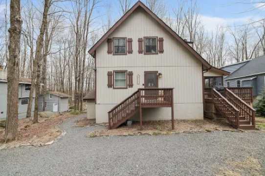 Welcome to House in the Trees in The Hideout!