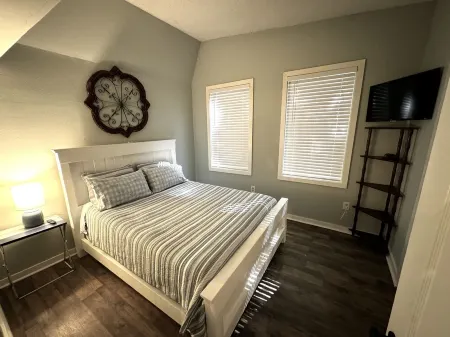 River Valley Lake Getaway