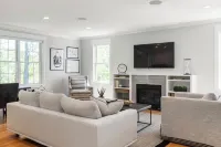 Beautifully Appointed 3-Bedroom Apartment w/Roofdeck, Central Andover location
