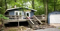 Cozy Cottage in Locust Lake w/ Seasonal Lake Views