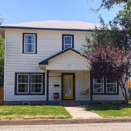 Oma's House on Orange  (Pet Friendly)