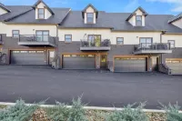 Smoky Mountain Retreat/New/Game Room/Entire Place Hotels near Happy Hippie | CBD + THC + Kratom