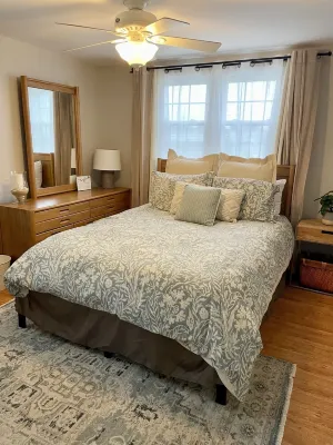 3 bedroom Cottage w/ Tiki Bar, great location in Ship Bottom Hotels near Long Beach Island