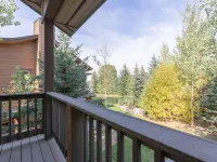 Modern Victor Town Home with Hot Tub and AC Hotels in Victor