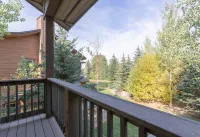 Modern Victor Town Home with Hot Tub and AC