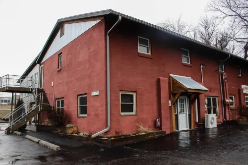 Cozy Apt. Downtown Floyd; Golden Maple Homestays Hotels in Floyd County