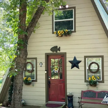 Cabinonthecreek.TX-Lake Limestone- Tasteful Rustic Charm & Grace.