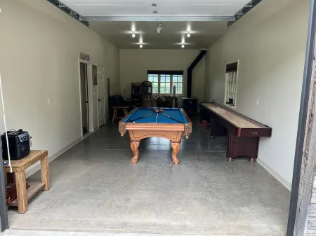 4 bed 3 bath cabin at Holter Lake by Wolf Creek Craig. Fishing, pool table, fun!
