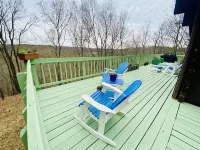 Cozy Creekview Cabin - Berkeley Springs, WV