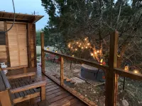 Romantic Cabin: Hot Tub, Pet Friendly, 2m Whitewater, Concierge, Private Driver