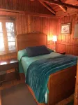 Romantic Cozy (Heated/AC) Clean Cabin Near Ohio Side Pymatuning Lake