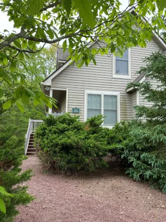 Spacious house at Camelback near water parks and ski lifts!