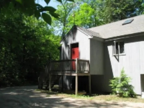 Resort home with Private hot tub , fireplace, pools, pond, WIFI Hotels in Campton