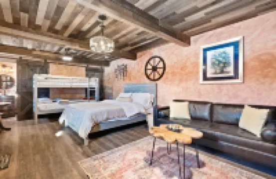 Rustic Hobbit Inspired Hocking Hills State Park 3 mi away Hot Tub Pet Friendly