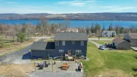 Seneca Summit: Lake view, private road