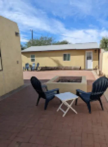 Tiny House with Loft Bed, Kitchenette, Parking in a Quiet Downtown Neighborhood