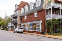 Charming Coastal Retreat in Manteo – Newly Remodeled & Ready for Your Stay!