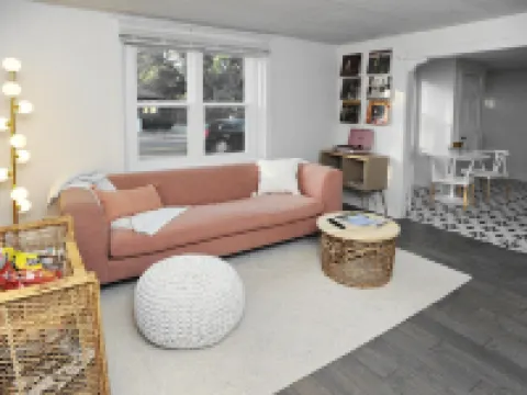 Peach by the Beach! 1 Bdrm Apt close to downtown Hotels in New Buffalo