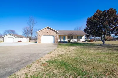 Ideal | Clean | Cozy Hotels near Saunders Springs Nature Preserve
