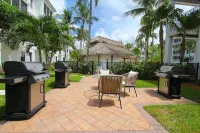 Quiet 4th Floor End Unit. Amazing Resort Pool View. Family Friendly