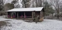LOG Cabin, 5 miles from town, but very country setting - 2 stjerner