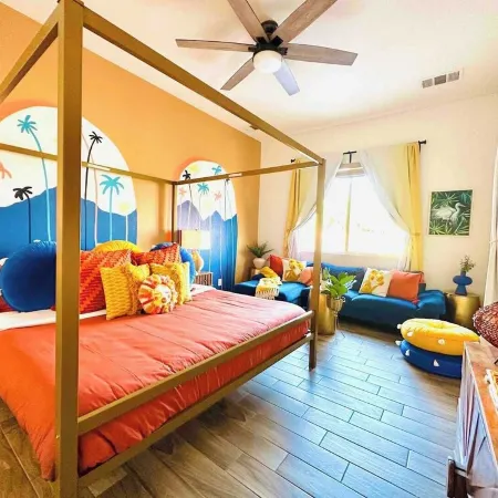 The California Dreamhouse, by Desert Vibes. Saltwater Pool + Hot Tub!