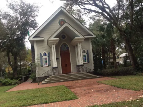 Romantic Spa Experience in Luxurious Creekside Honeymoon Cottage in the Landings