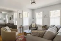 4-minutes to Sugarbush, steps to Warren Village!