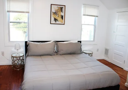 Modern 4 Bedroom Home in Wilmington Отели рядом с достопримечательностью «E. I. du Pont Home and Garden»