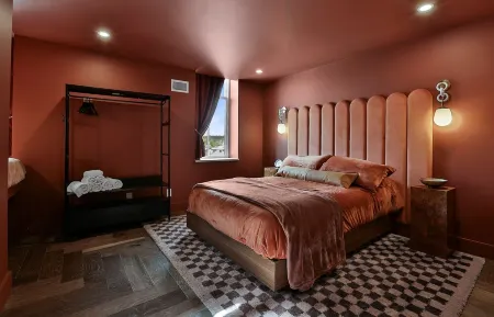 NEW!!!  6 BR + 5 Bath Penthouse Overlooking Downtown.  1 mile from Buffalo Trace