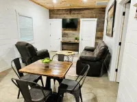 Knotty Squirrel Unit 7 Multibedroom Suite