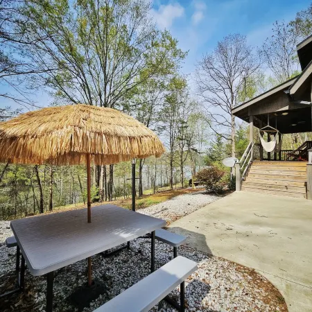 Bunk/Game Room, Near Lake, Pet Friendly, Firepit, FUN! Отели рядом с достопримечательностью «Toccoa Falls»