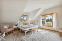 Gorgeous 4 bed/3ba home close to Fish Creek!