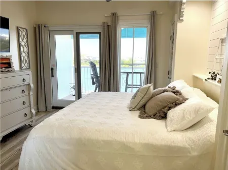 4 Pools! OCEAN Views~30A area~5 min walk to Beach!