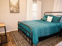 Cottage with hot tub! Hotels in Terrell