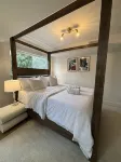 Beverly Hills Luxe Rooftop Retreat – Cozy Fireplace & Stunning Views